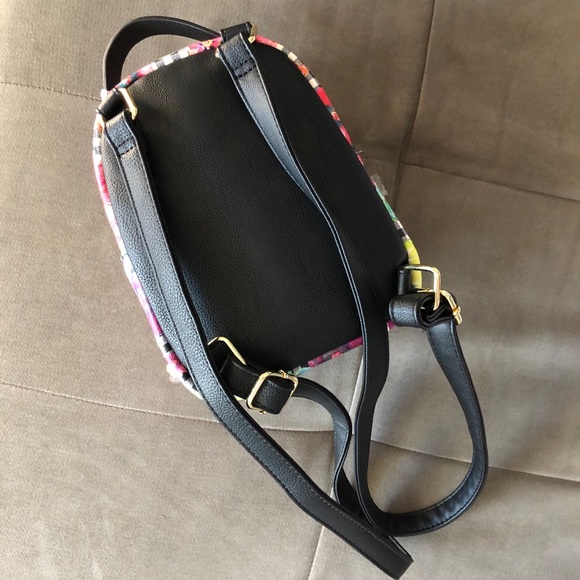 Sold • Extremely Cute Puppy Dog Mini Backpack NWT Betsey - Picture 5 of 12